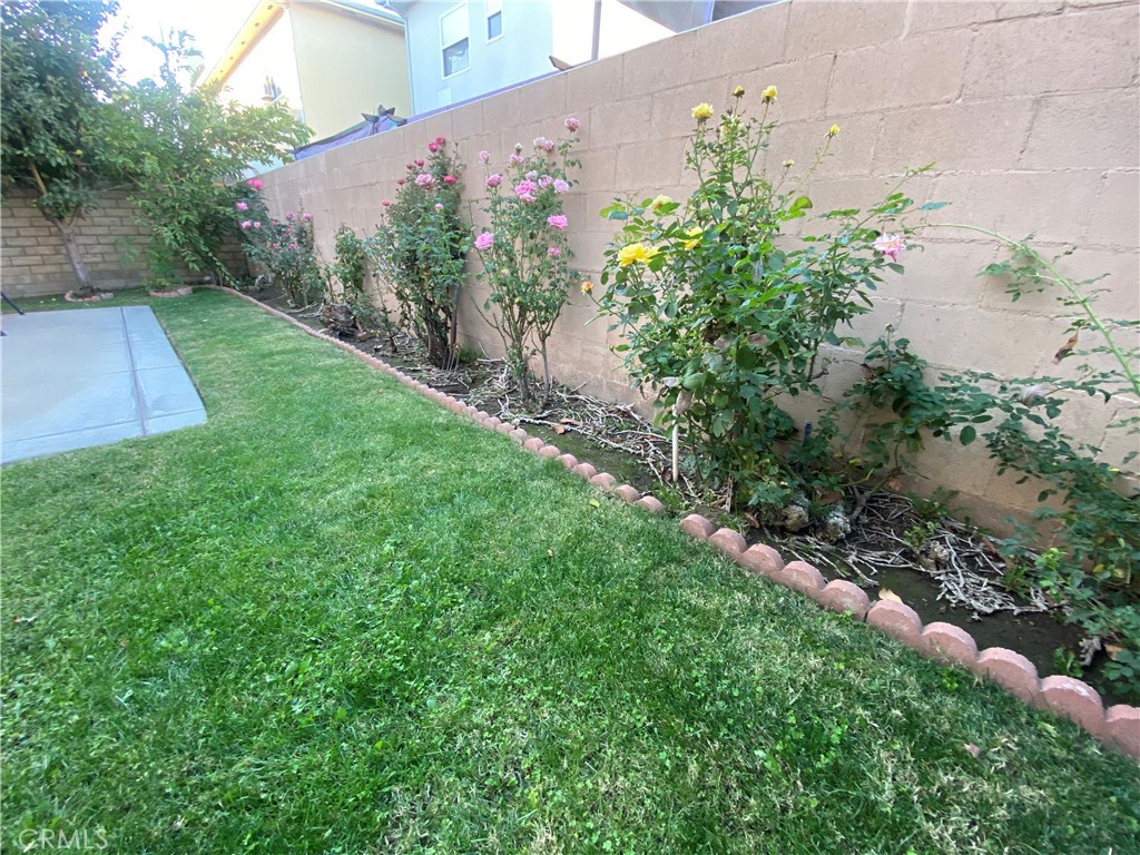 19303 Cohasset Street Reseda, CA 91335 - Photo 28 of 30 a backyard of a house with lots of green space