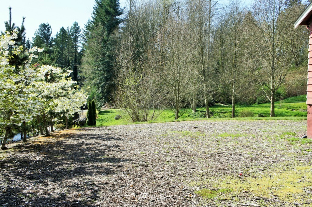 9431 Northeast 180th Street Bothell, WA 98011 - Photo 4 of 19