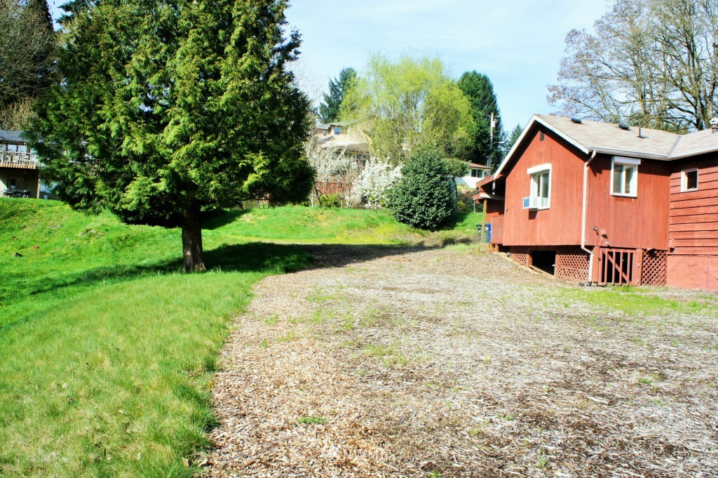 9431 Northeast 180th Street Bothell, WA 98011 - Photo 7 of 19