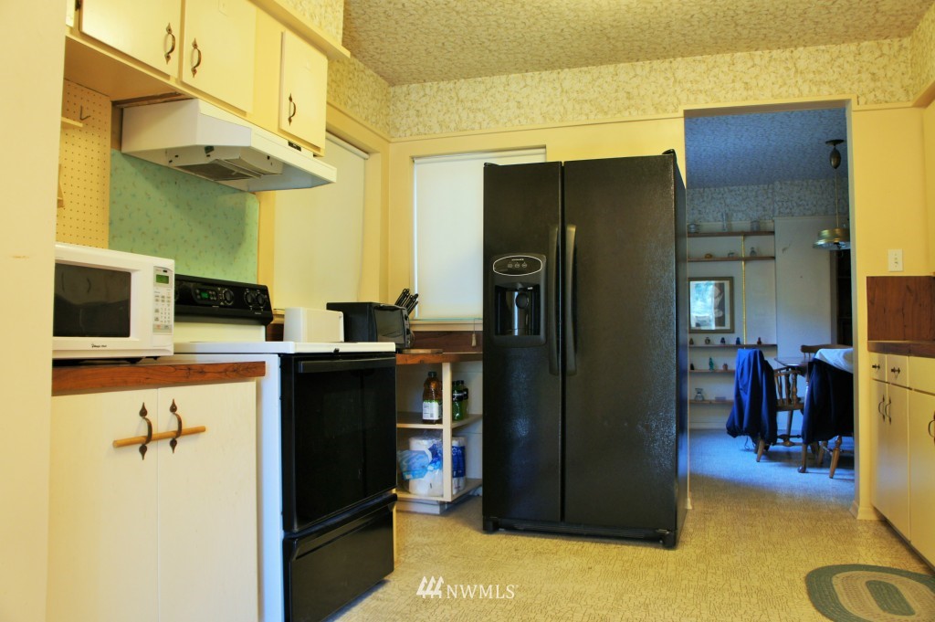 9431 Northeast 180th Street Bothell, WA 98011 - Photo 9 of 19