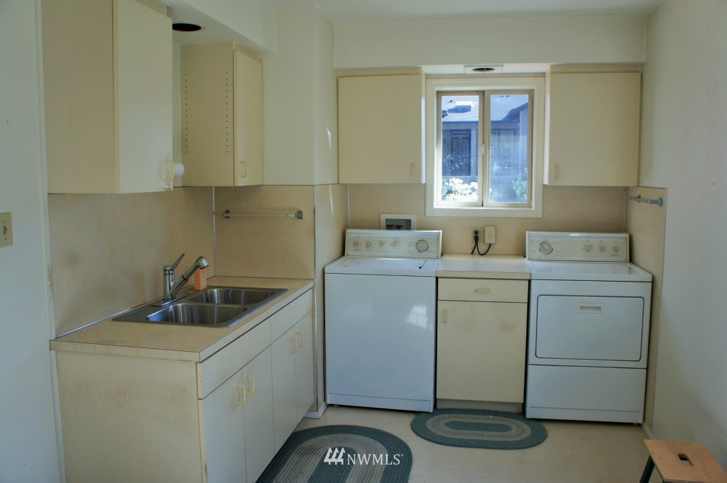 9431 Northeast 180th Street Bothell, WA 98011 - Photo 10 of 19