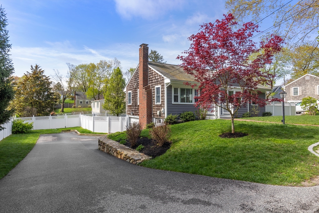 a view of a house with backyard and tree s
