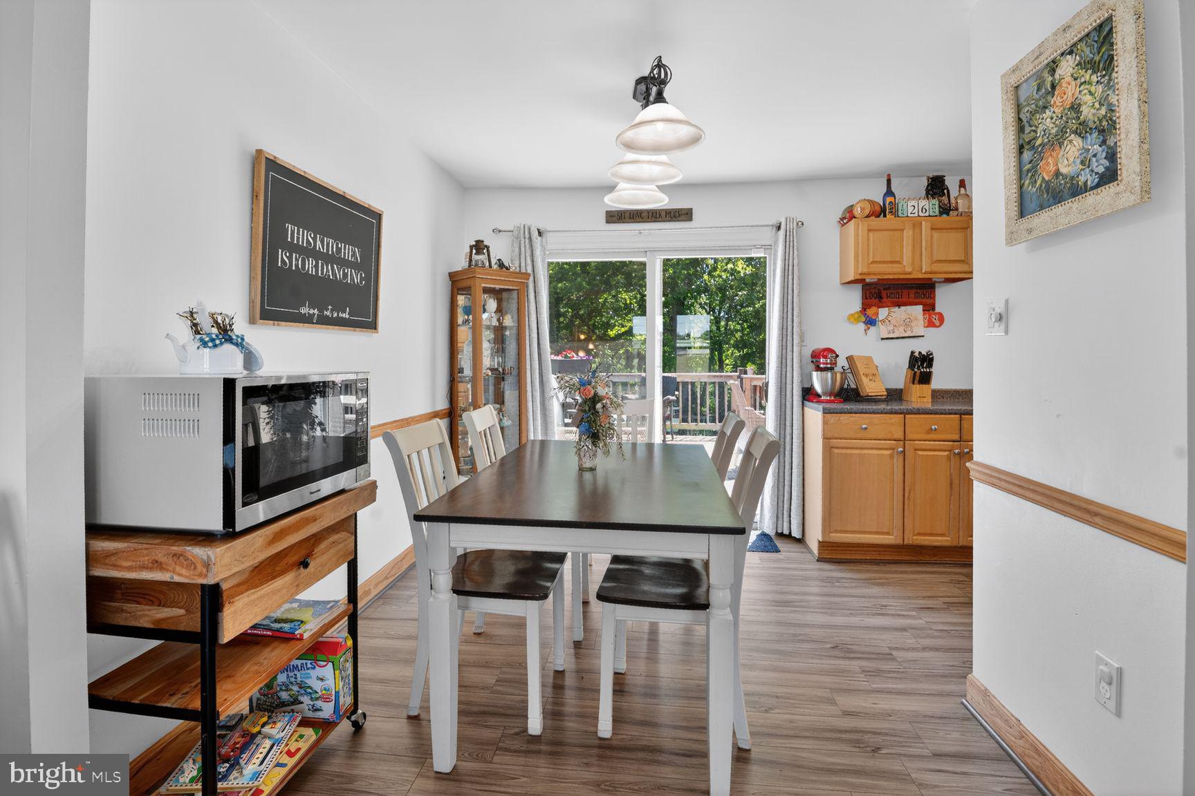 847 Streaker Road Sykesville, MD 21784 - Photo 11 of 41 Flooring <3 years