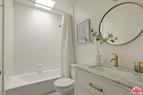 $799,000 | 5100 Riverton Avenue, Unit 9, North Hollywood, CA 91601