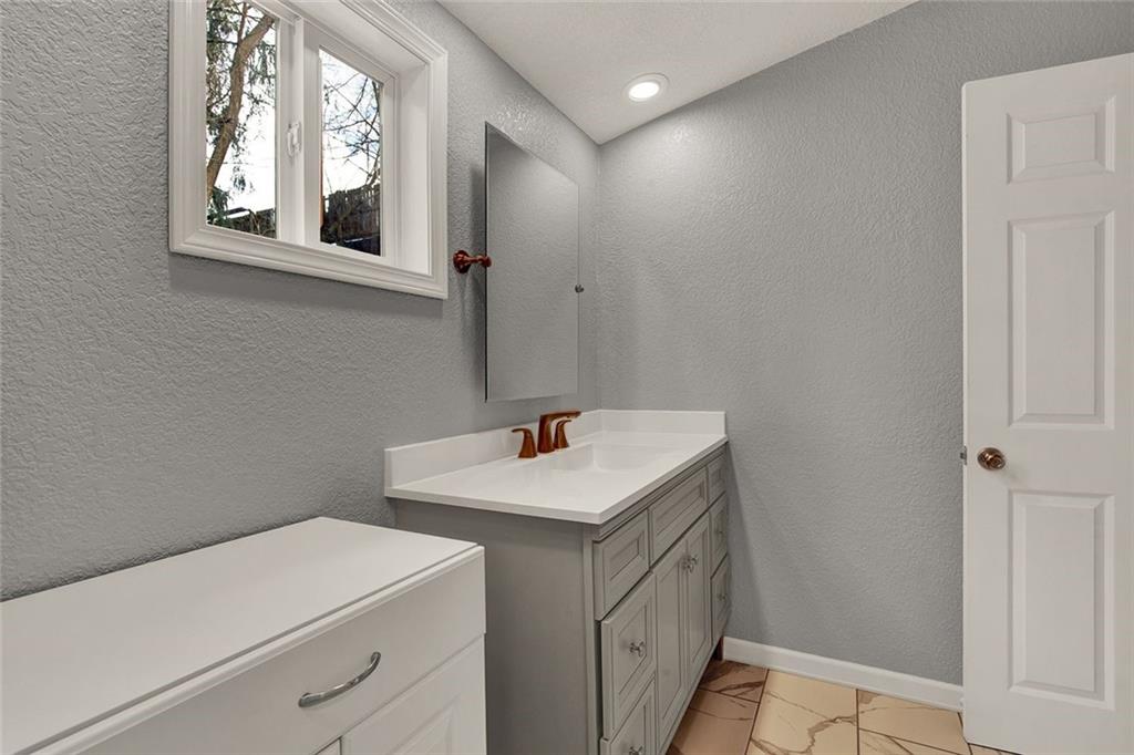 7314 Shannon Road Verona, PA 15147 - Photo 12 of 20 Gallery Image 12