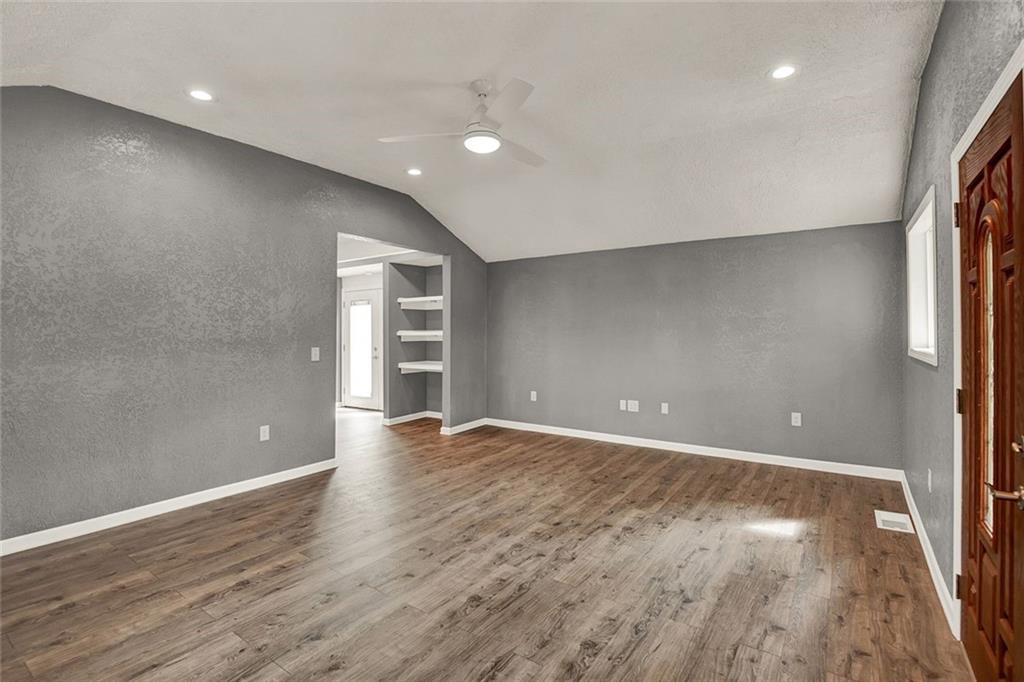 7314 Shannon Road Verona, PA 15147 - Photo 4 of 20 Gallery Image 4