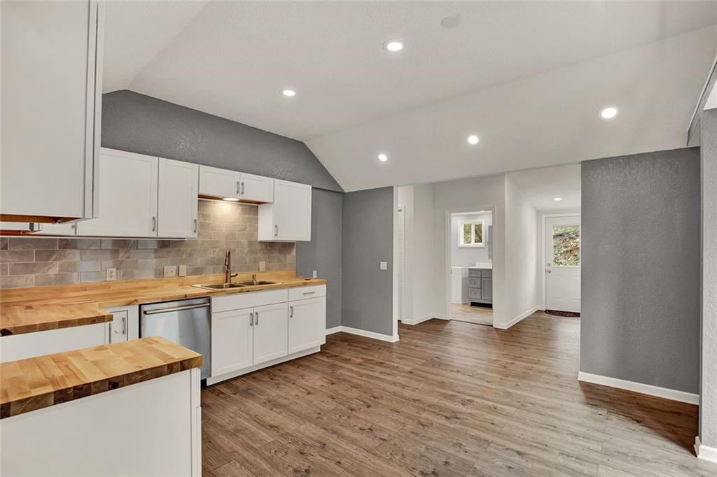 7314 Shannon Road Verona, PA 15147 - Photo 6 of 20 Gallery Image 6