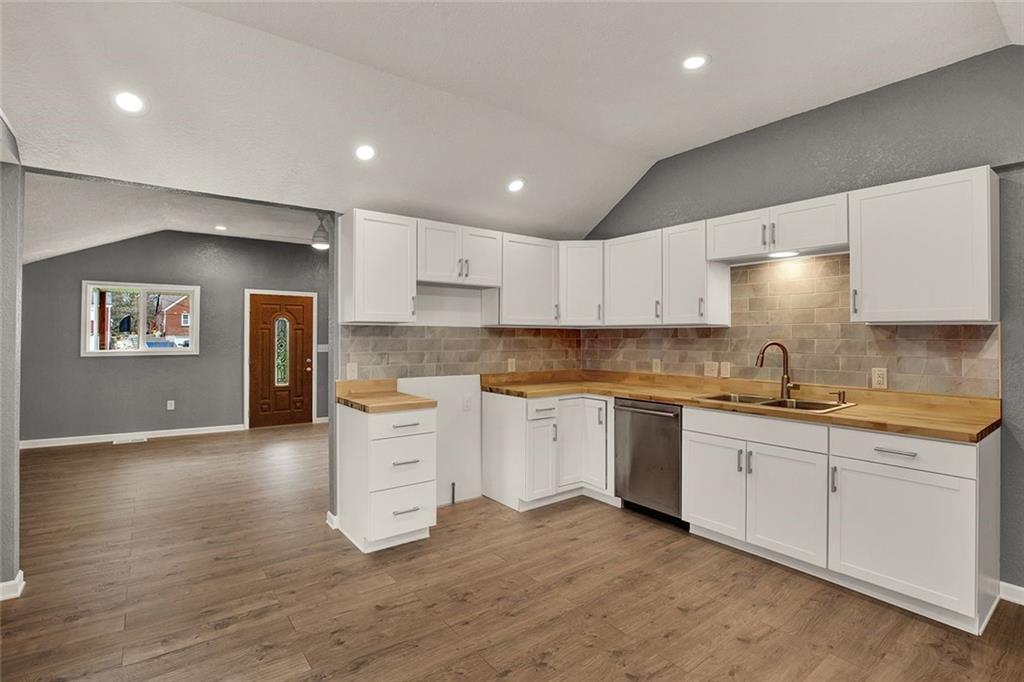 7314 Shannon Road Verona, PA 15147 - Photo 7 of 20 Gallery Image 7