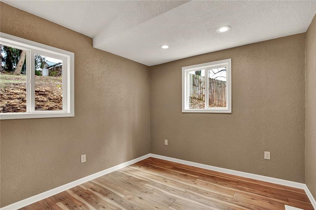 7314 Shannon Road Verona, PA 15147 - Photo 9 of 20 Gallery Image 9