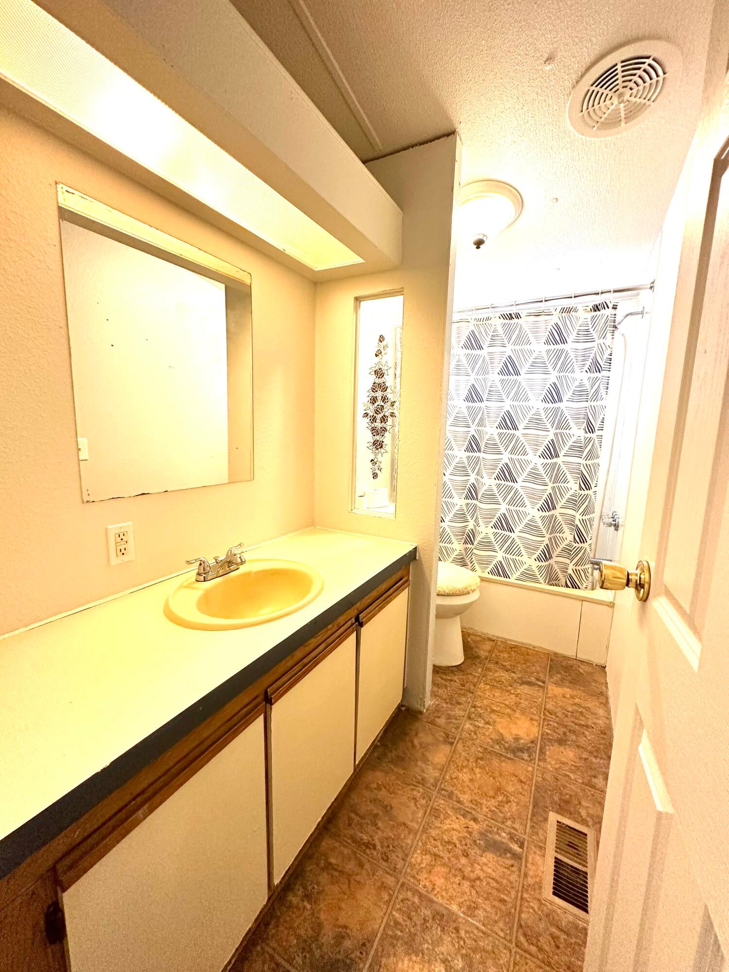 355 Crossway Drive Gold Hill, OR 97525 - Photo 23 of 23 bathroom 2