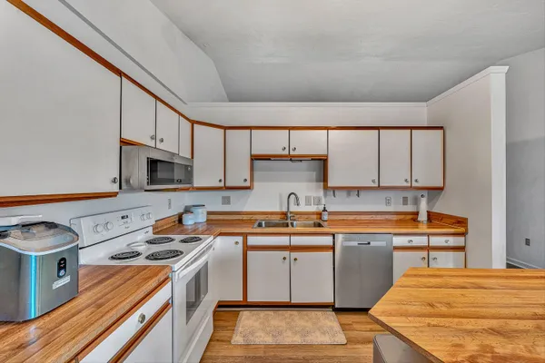 $414,950 | 3721 Chaparral Drive, Roanoke, VA 24018