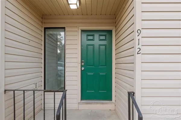 $1,500 | 912 Brookside Place, Pensacola, FL 32503