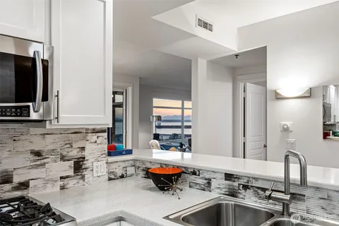 $890,000 | 2801 1st Avenue, Unit 401, Seattle, WA 98121