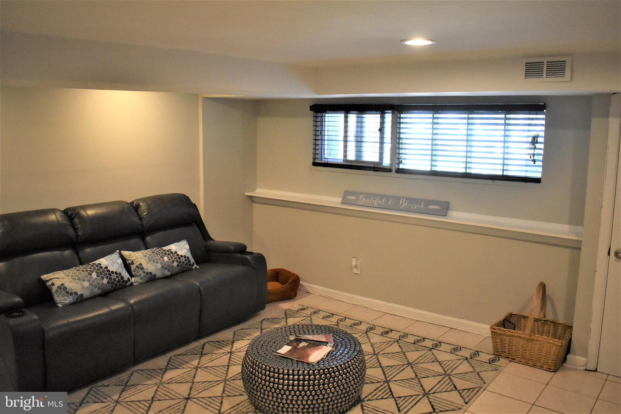 2742 West Country Club Road Philadelphia, PA 19131 - Photo 20 of 23 Family Room (Lower Level)