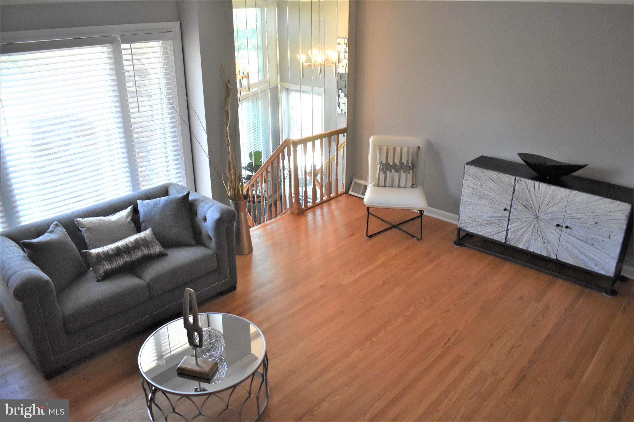 2742 West Country Club Road Philadelphia, PA 19131 - Photo 5 of 23 Living Room