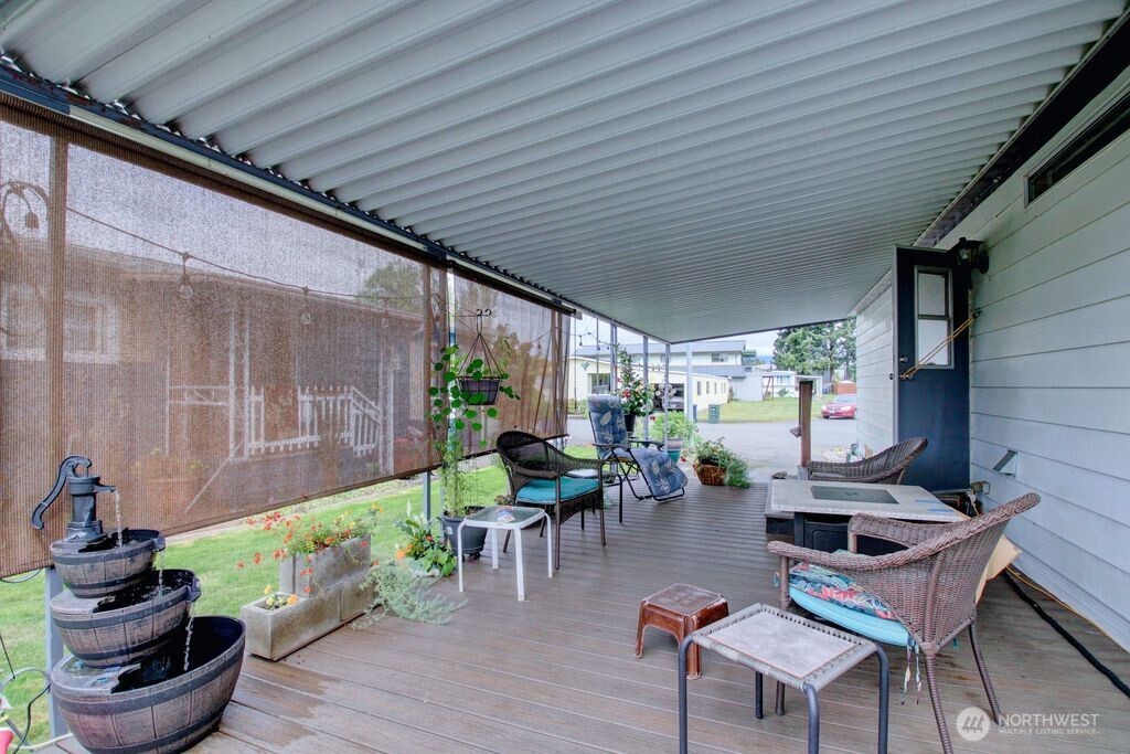 920 Maple Street, Unit 3 Sedro-Woolley, WA 98284 - Photo 6 of 18 a outdoor space with chairs