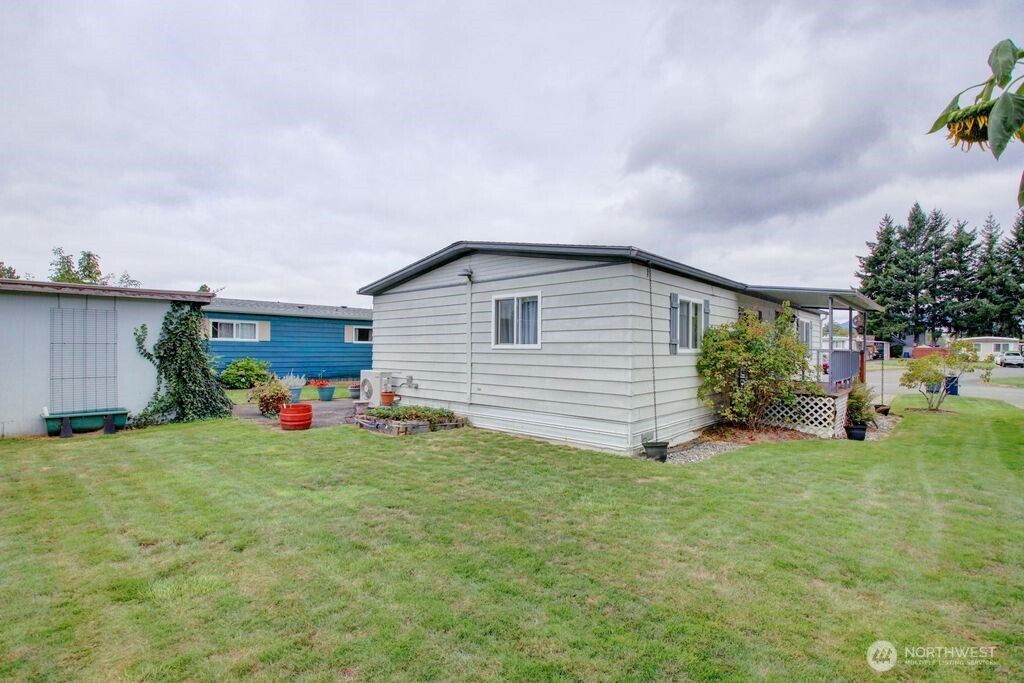 920 Maple Street, Unit 3 Sedro-Woolley, WA 98284 - Photo 8 of 18 a view of a backyard with a sitting area