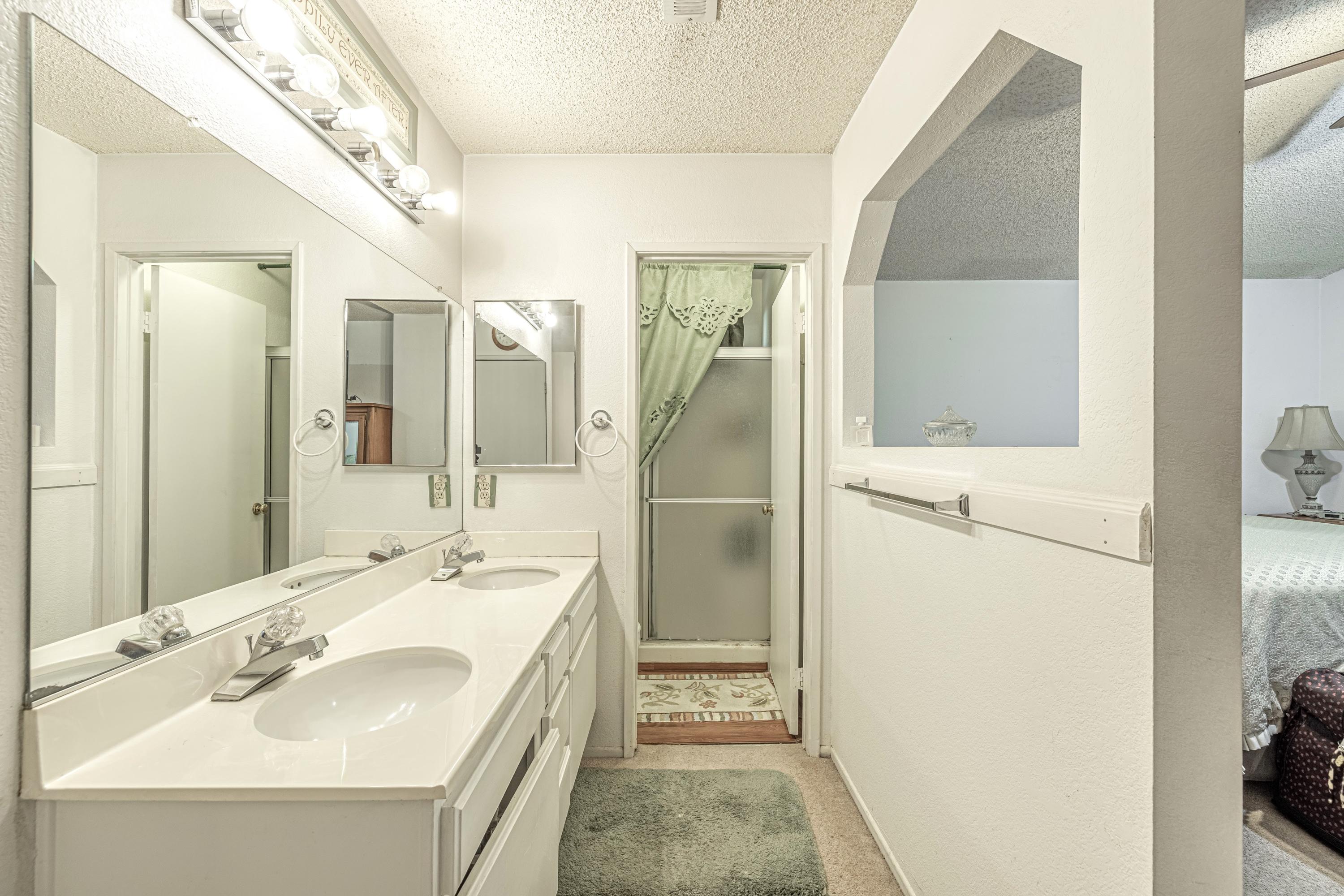 44052 Ruthron Avenue Lancaster, CA 93536 - Photo 14 of 24 Primary bath