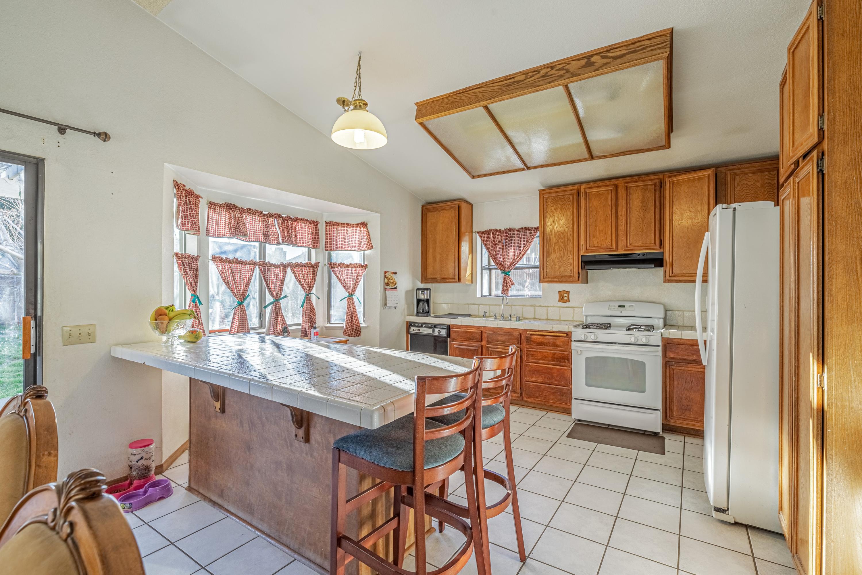 44052 Ruthron Avenue Lancaster, CA 93536 - Photo 4 of 24 JMY_2882-HDR