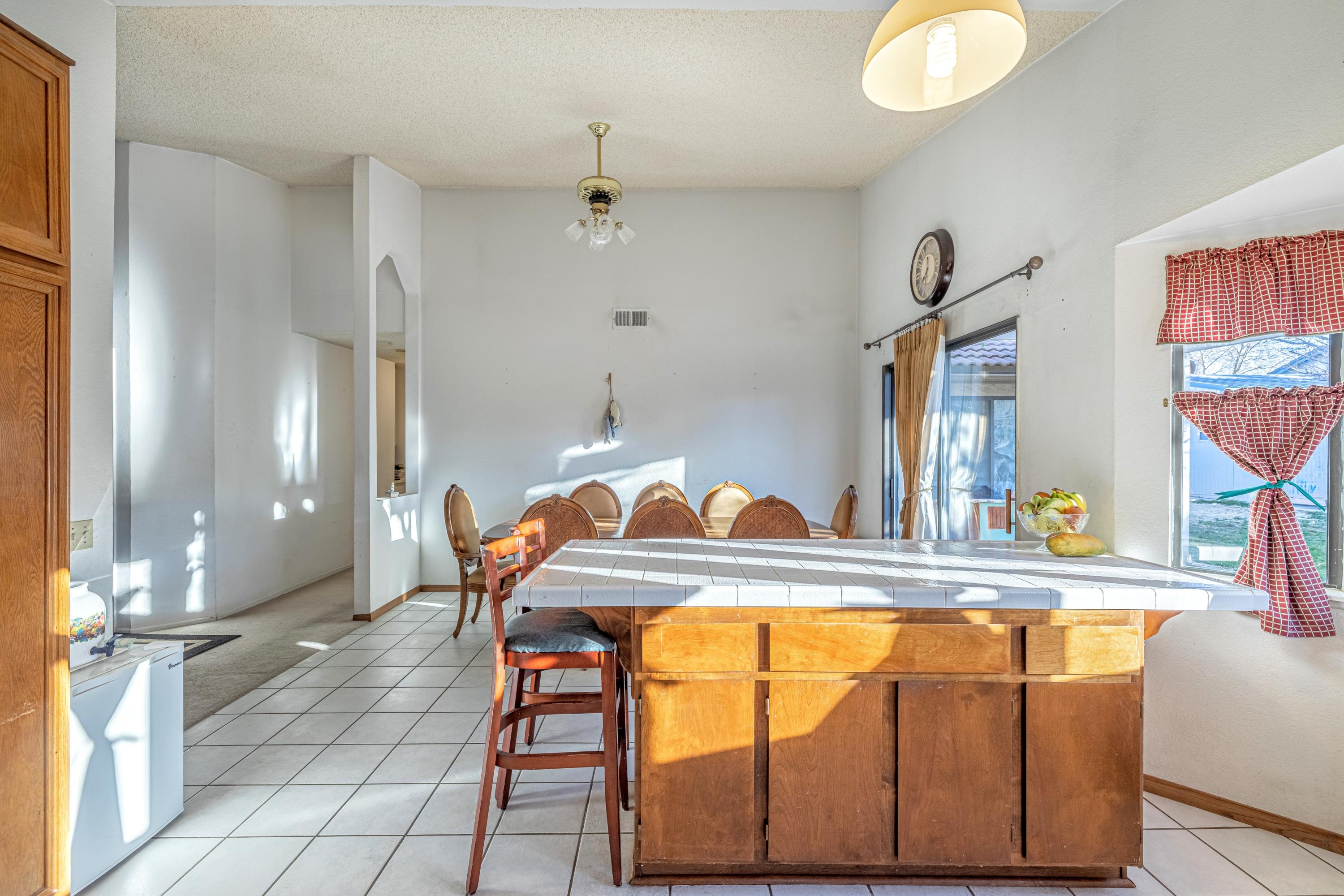44052 Ruthron Avenue Lancaster, CA 93536 - Photo 6 of 24 JMY_2899-HDR