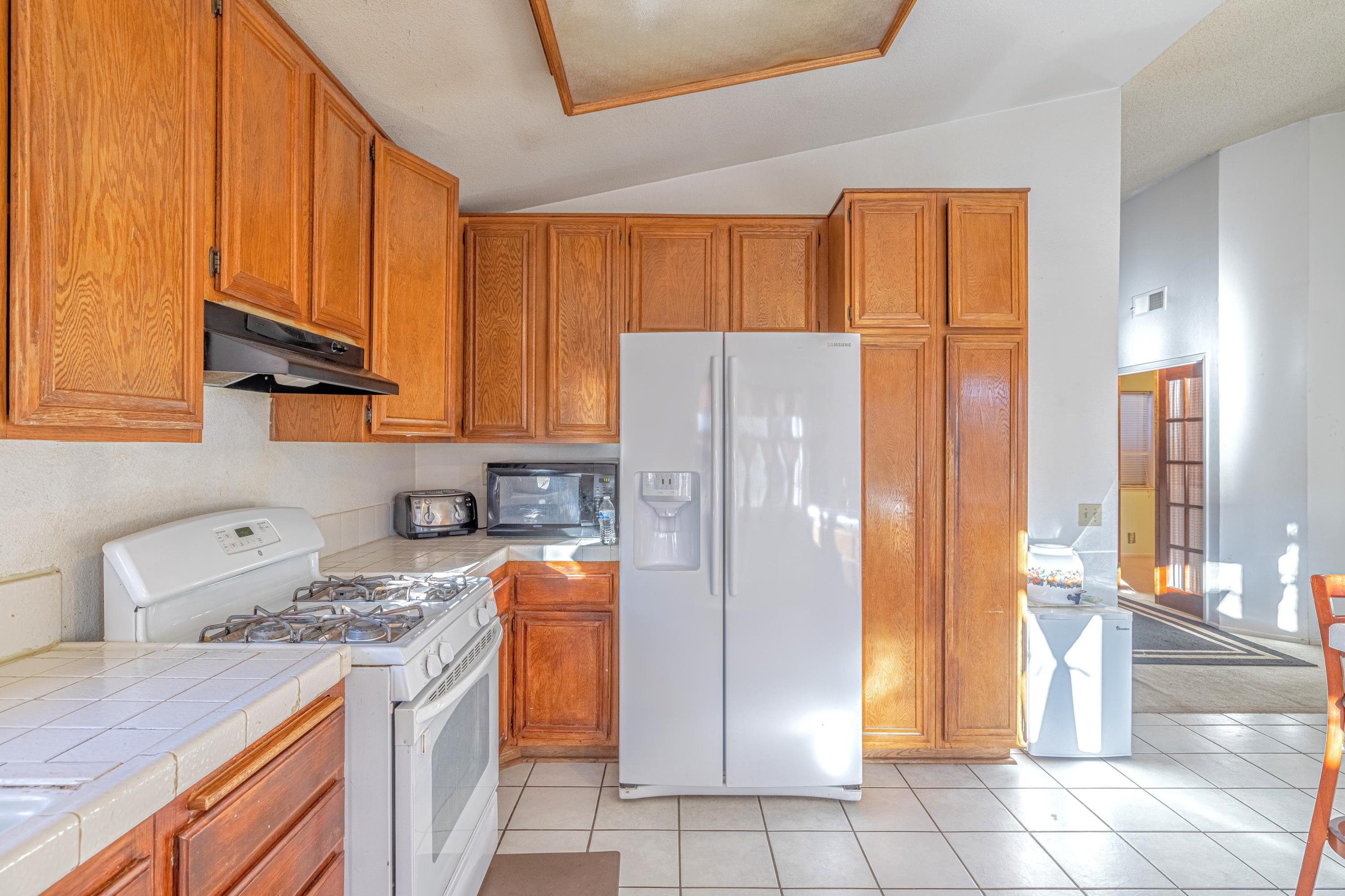 44052 Ruthron Avenue Lancaster, CA 93536 - Photo 7 of 24 JMY_2905-HDR