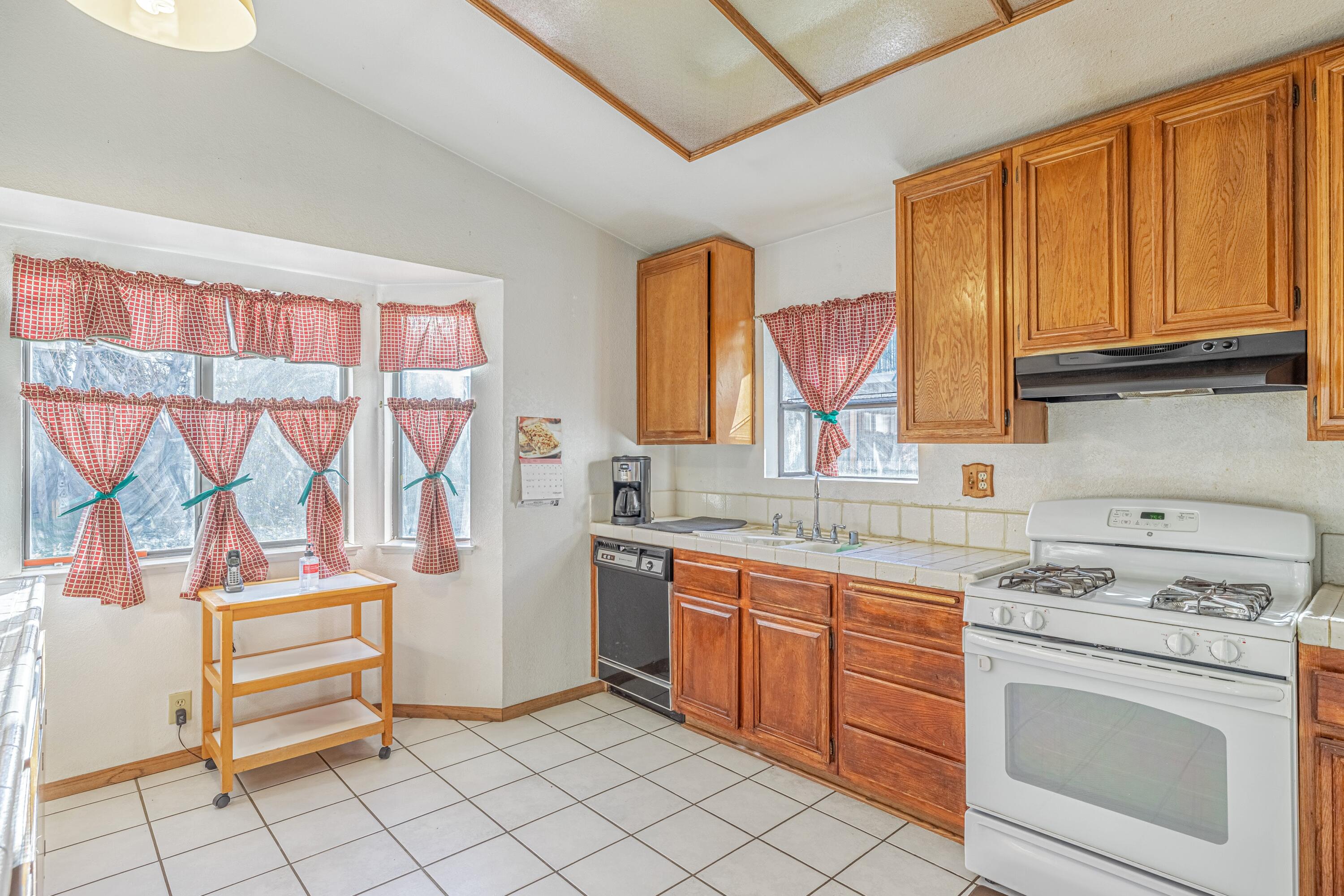 44052 Ruthron Avenue Lancaster, CA 93536 - Photo 8 of 24 JMY_2911-HDR