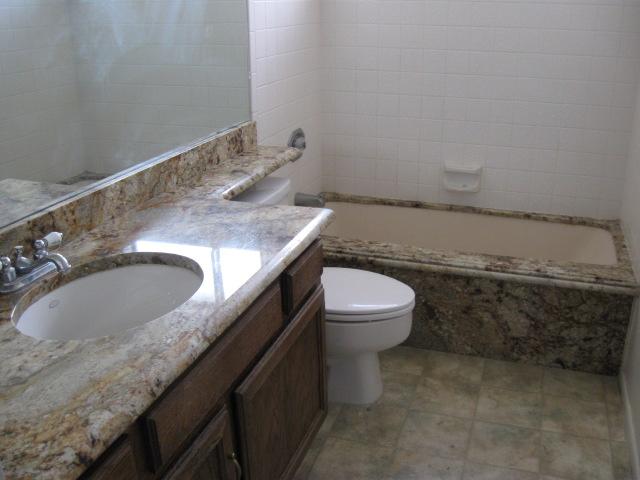1760 East Vineyard Road Phoenix, AZ 85042 - Photo 5 of 8 Bathroom