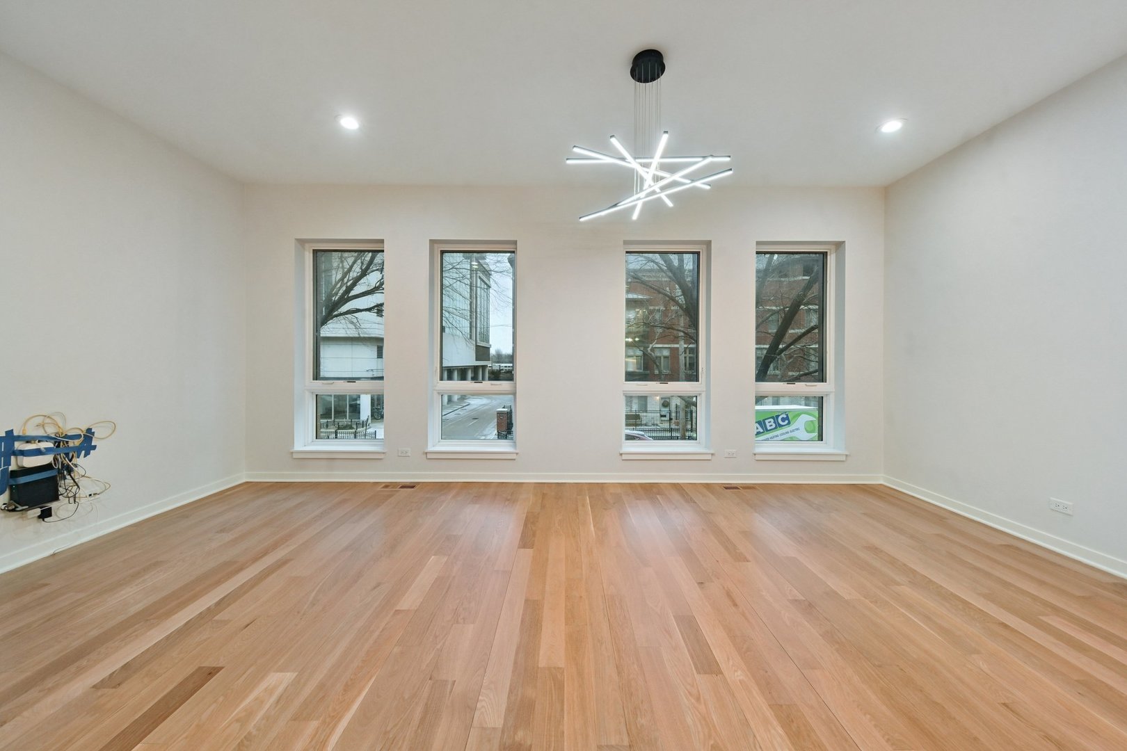 1640 South Prairie Avenue Chicago, IL 60616 - Photo 15 of 34 an empty room with wooden floor and windows