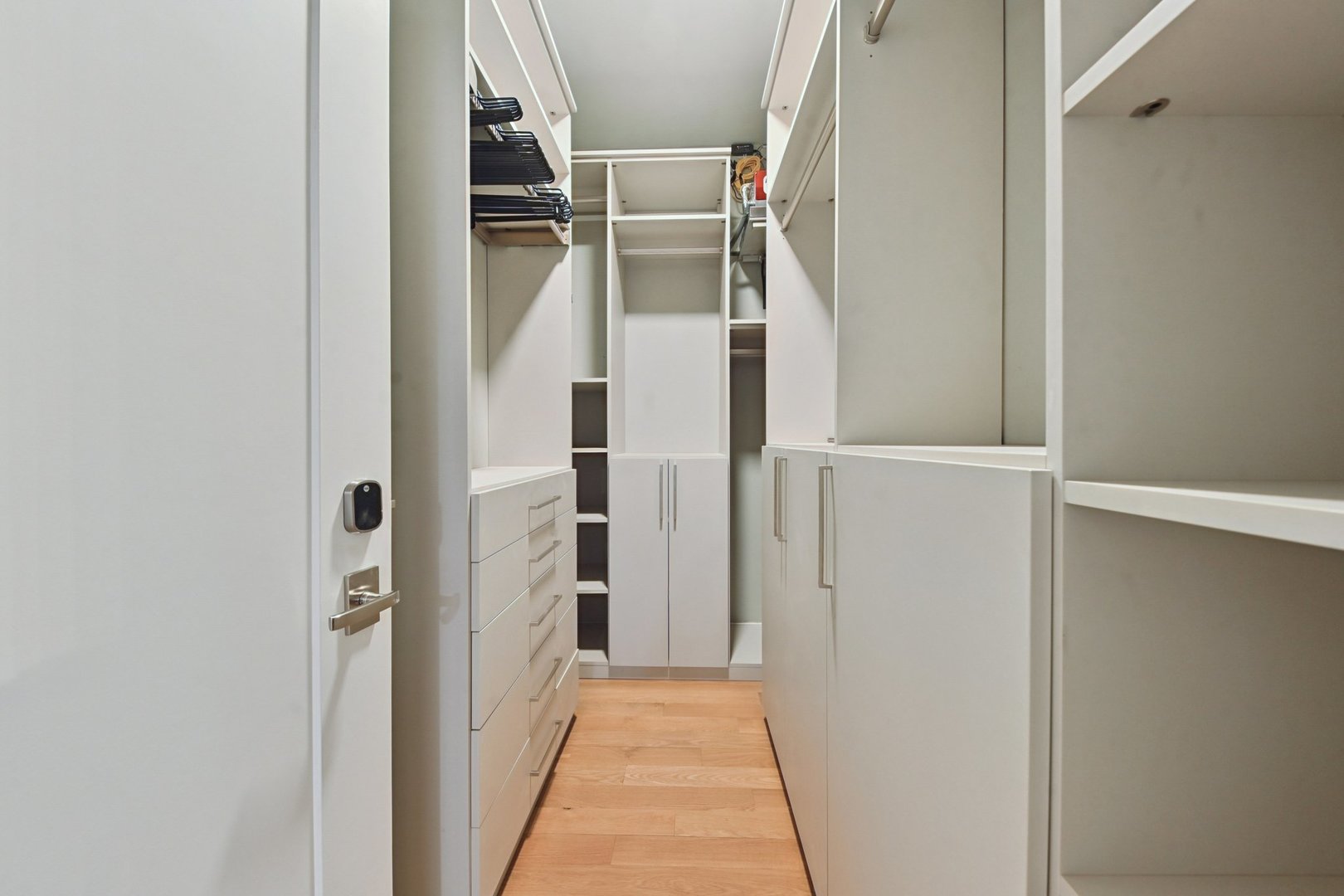 1640 South Prairie Avenue Chicago, IL 60616 - Photo 18 of 34 a view of closet