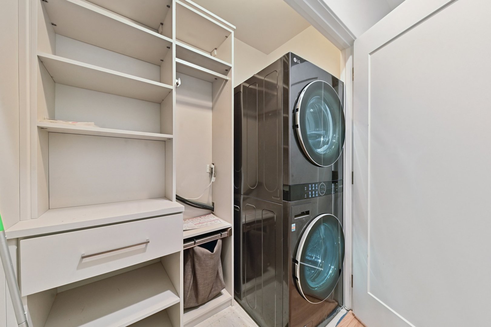 1640 South Prairie Avenue Chicago, IL 60616 - Photo 19 of 34 a utility room with dryer and washer