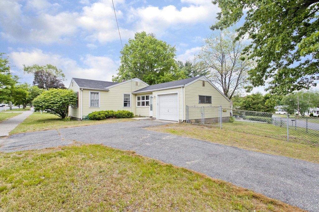 688 Parker Street Springfield, MA 01129 - Photo 2 of 42 Gallery Image 2