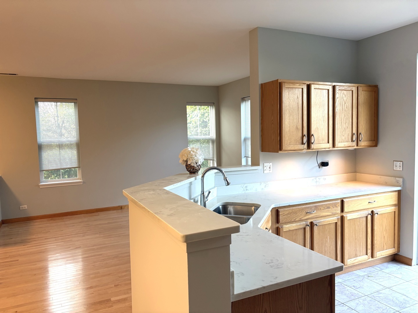 2912 Falling Waters Lane Lindenhurst, IL 60046 - Photo 8 of 18