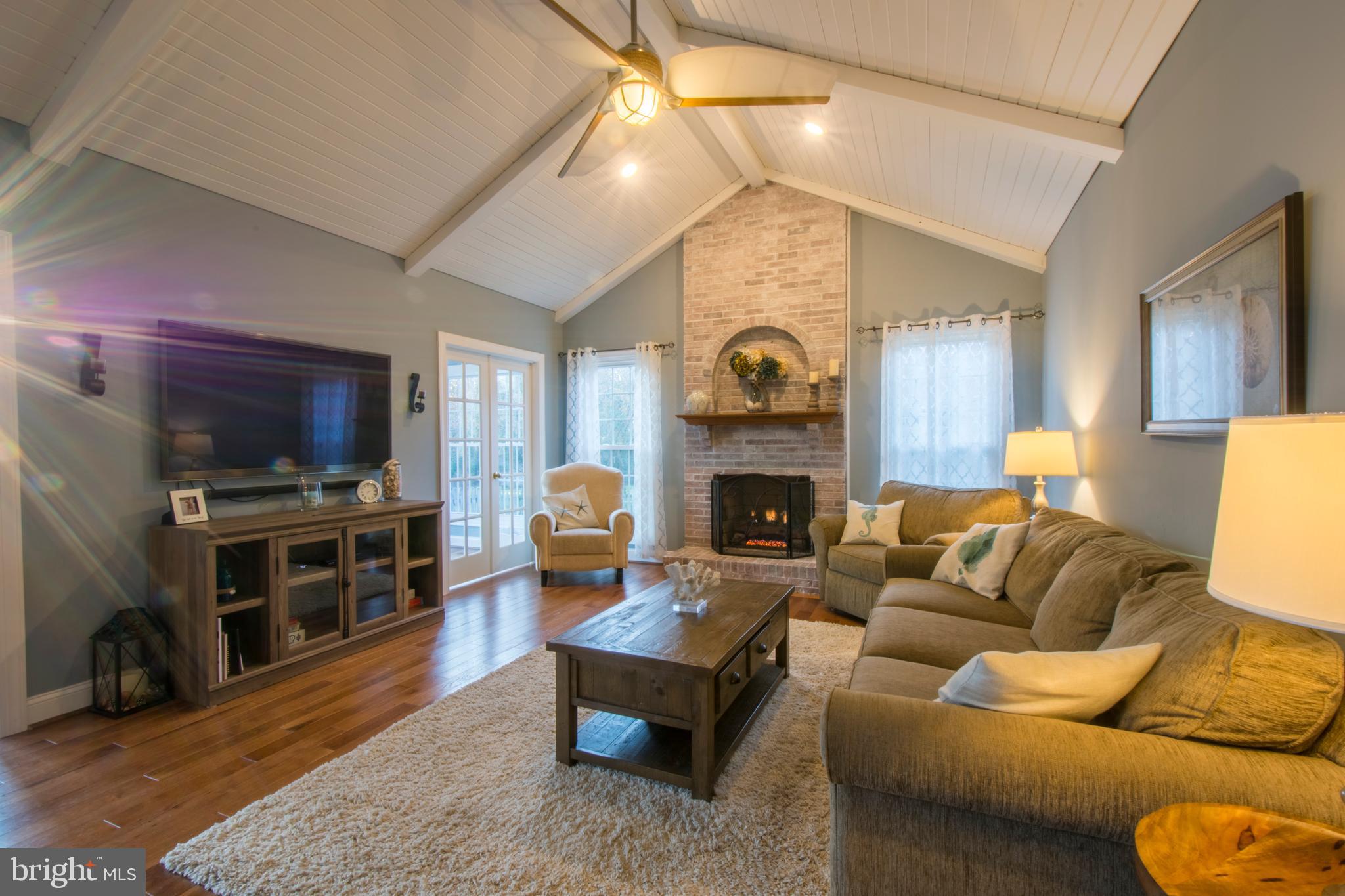 3209 Magnolia Ridge Road Annapolis, MD 21403 - Photo 11 of 106 Hardwood Floors in Family Room