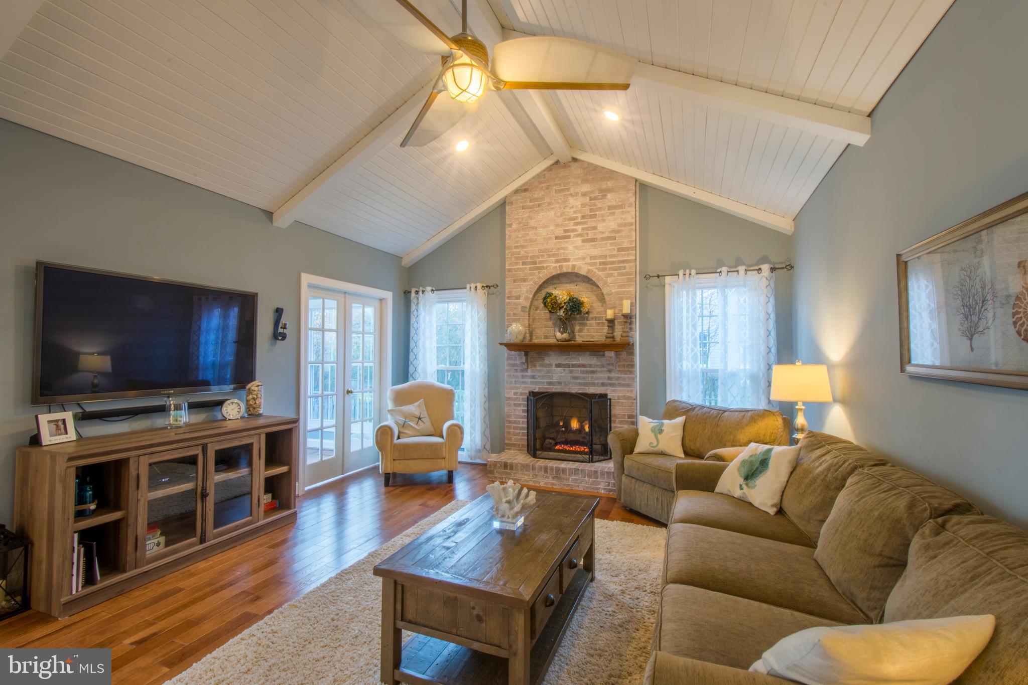 3209 Magnolia Ridge Road Annapolis, MD 21403 - Photo 12 of 106 Family Room With Gas Fireplace