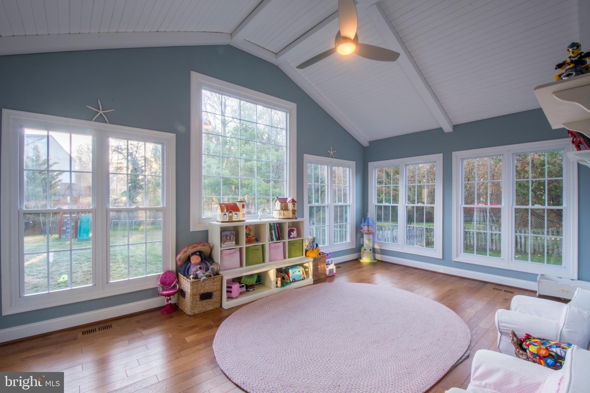 3209 Magnolia Ridge Road Annapolis, MD 21403 - Photo 19 of 106 Sunroom With Soooo Many Windows