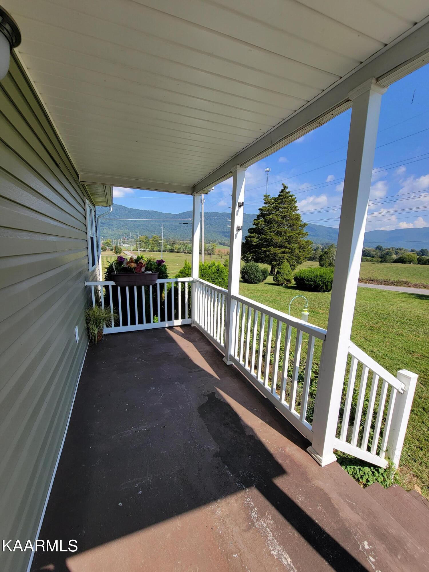 262 Calhoun Road La Follette, TN 37766 - Photo 3 of 25 Calhoun18