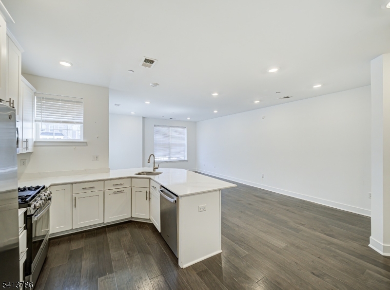 67 Veterans Way Morris Plains, NJ 07950 - Photo 12 of 33