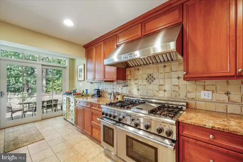 $1,490,000 | 6 Old Stage Court, Rockville, MD 20852