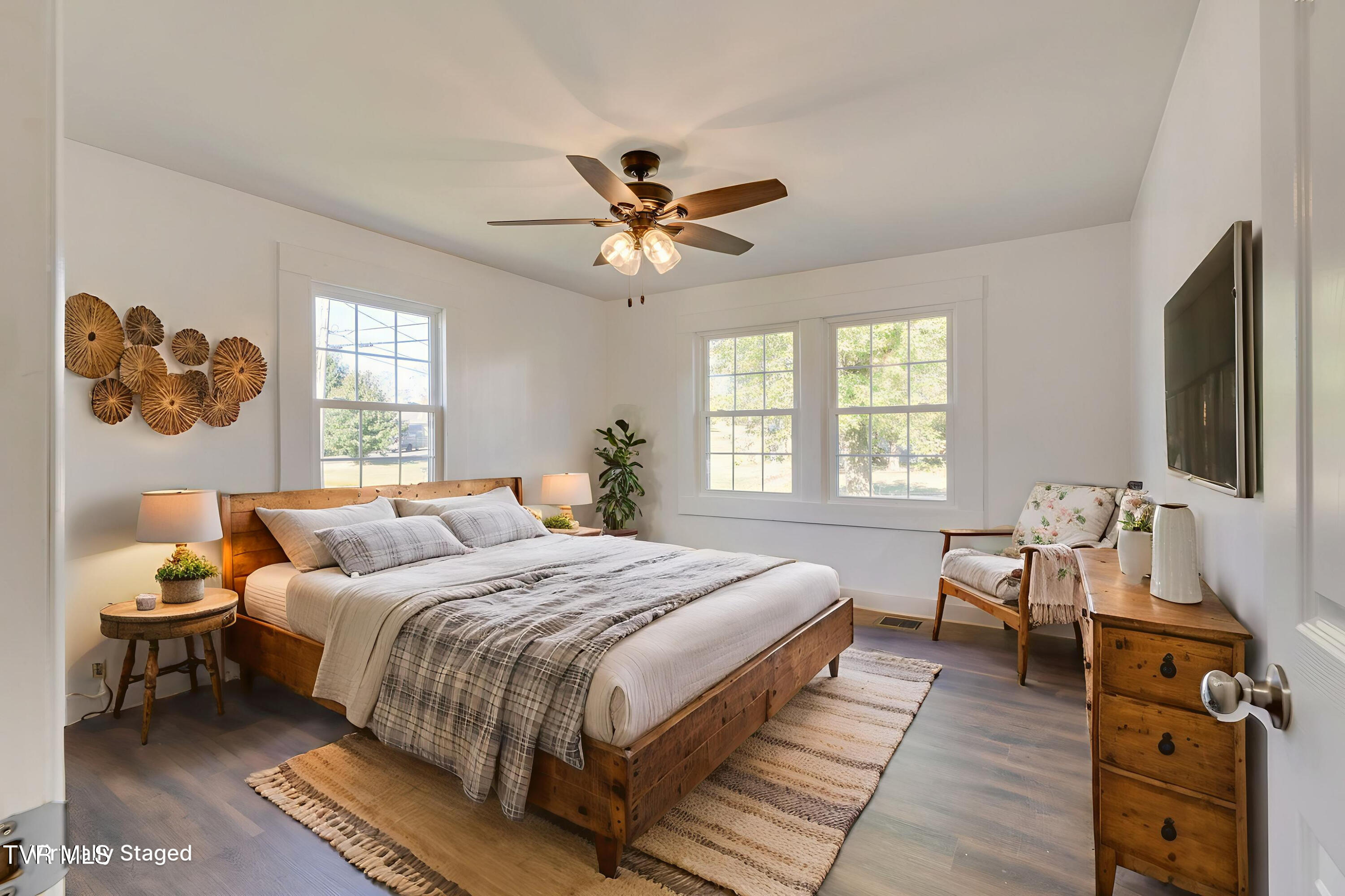 292 Main Street Piney Flats, TN 37686 - Photo 19 of 35 016 - Bedroom - Farmhouse - 4