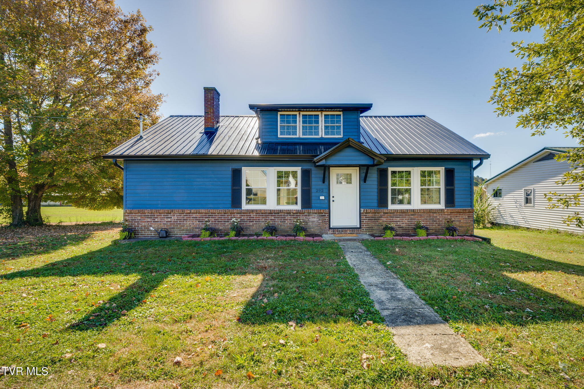 292 Main Street Piney Flats, TN 37686 - Photo 2 of 35 001