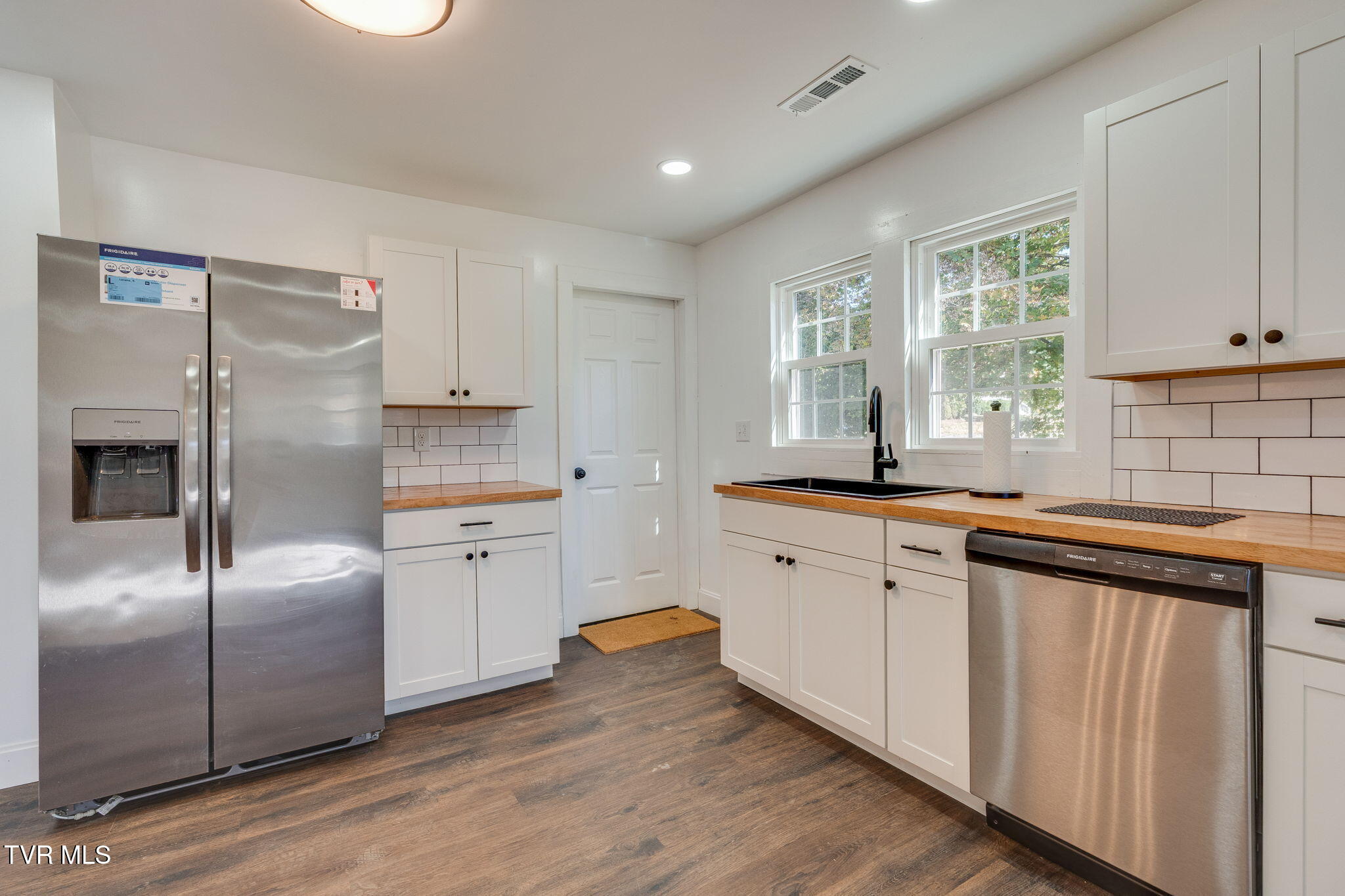 292 Main Street Piney Flats, TN 37686 - Photo 10 of 35 010