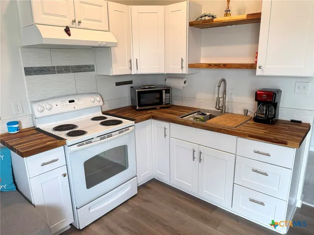 $110,000 | 1008 Dallas Avenue, Seadrift, TX 77983