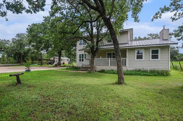 a view of a house with a backyard
