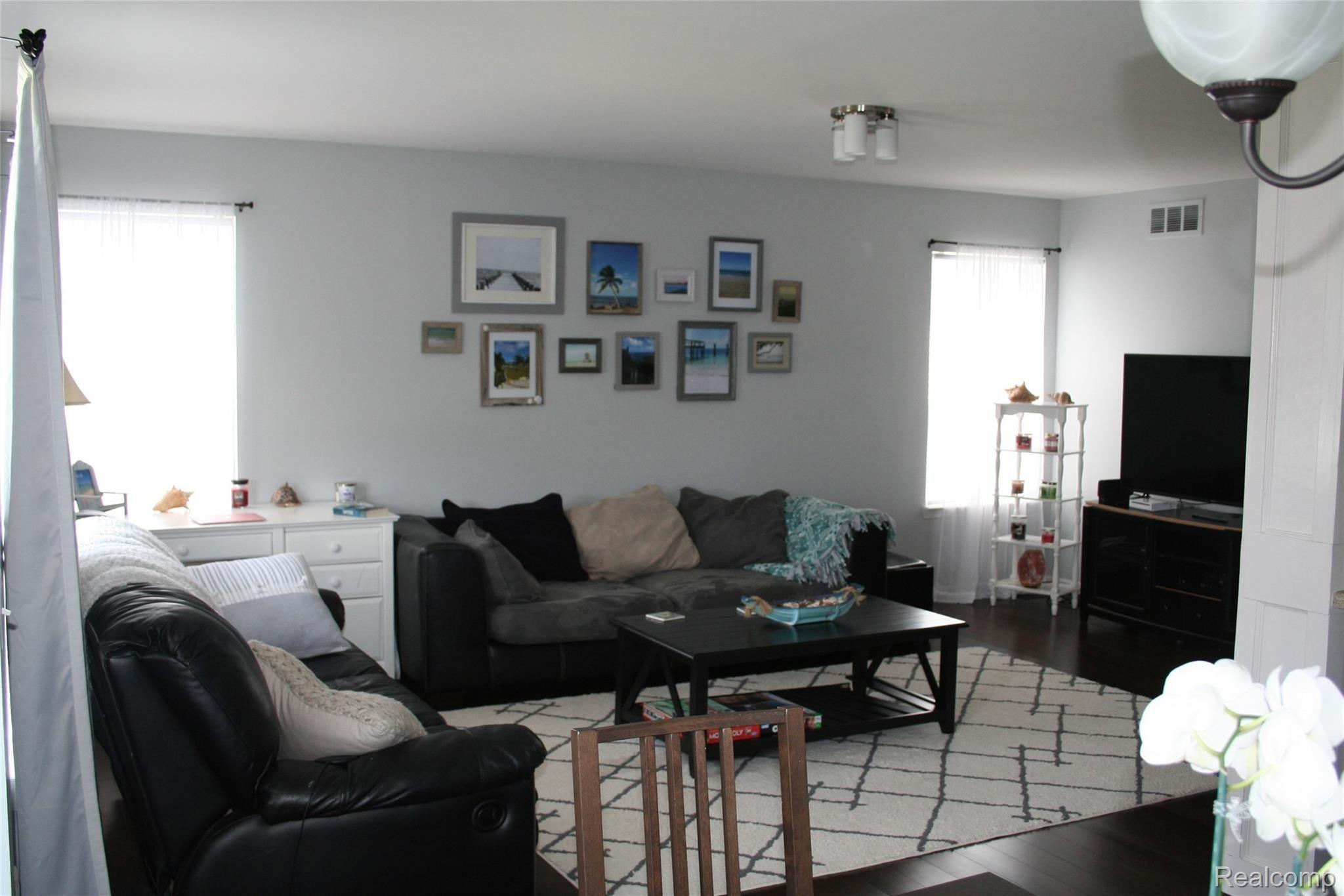 9398 Maple Ridge Drive Newport, MI 48166 - Photo 3 of 35 Living room.JPG
