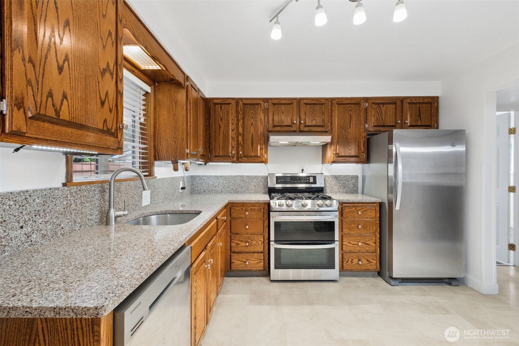 14204 12th Avenue Southwest Burien, WA 98166 - Photo 11 of 31