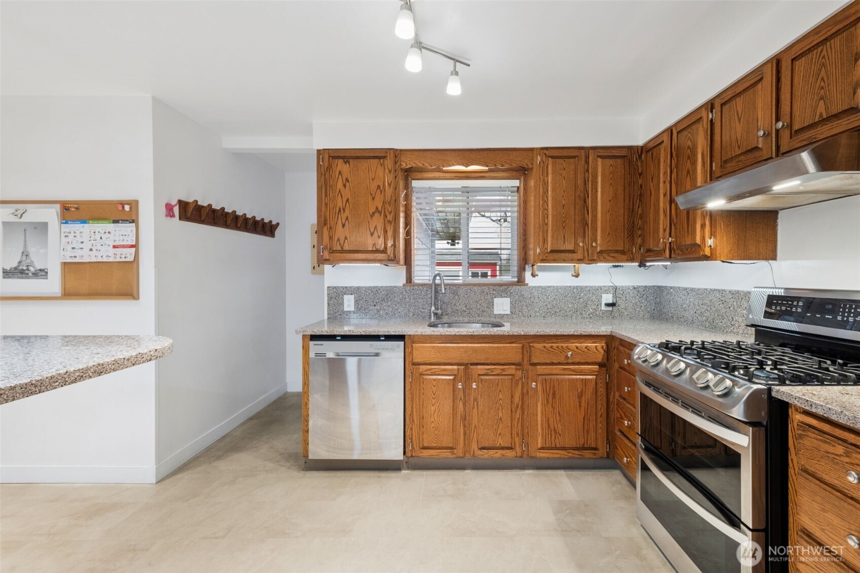 14204 12th Avenue Southwest Burien, WA 98166 - Photo 12 of 31