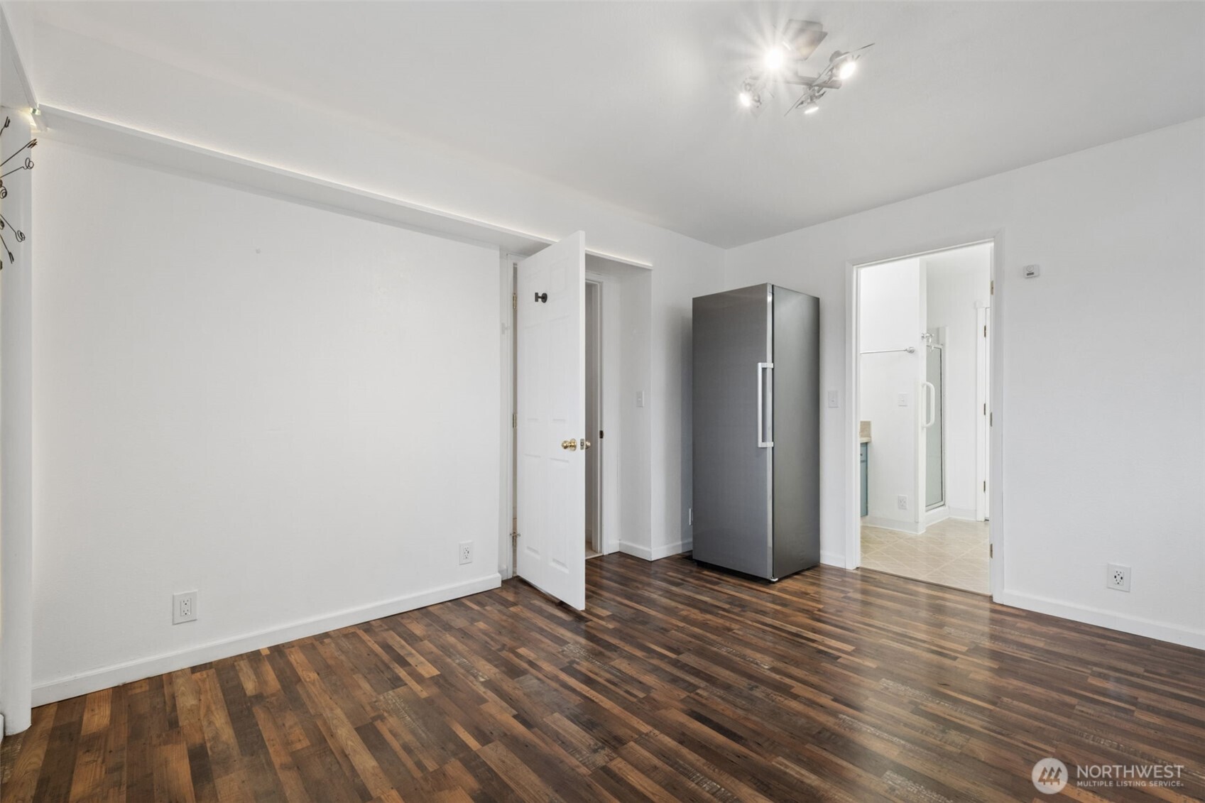 14204 12th Avenue Southwest Burien, WA 98166 - Photo 15 of 31