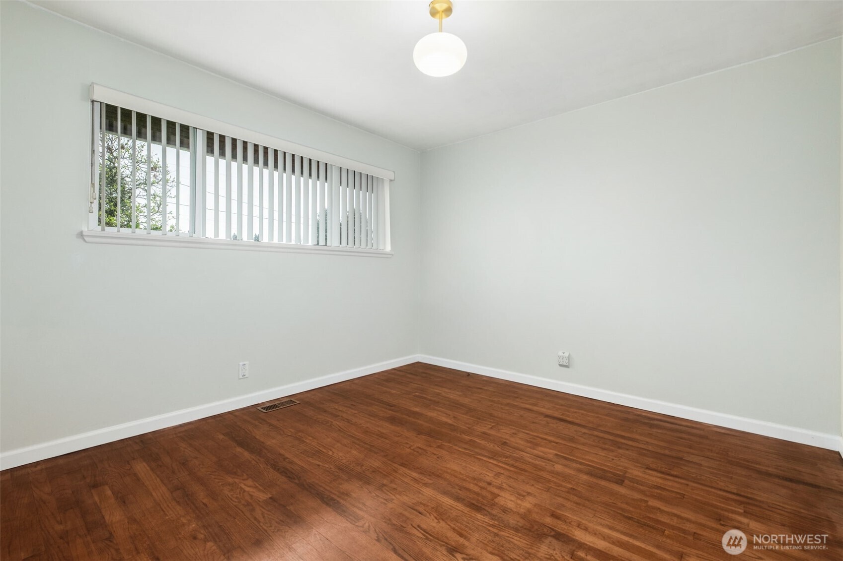 14204 12th Avenue Southwest Burien, WA 98166 - Photo 19 of 31