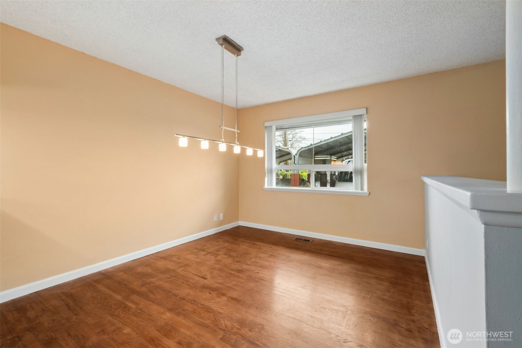 14204 12th Avenue Southwest Burien, WA 98166 - Photo 7 of 31