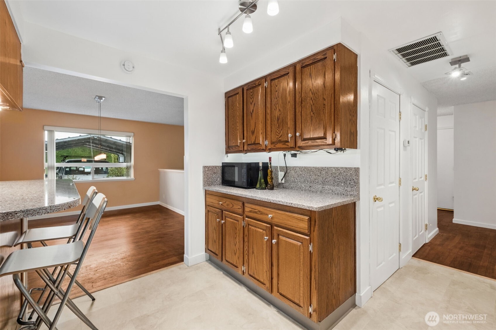 14204 12th Avenue Southwest Burien, WA 98166 - Photo 9 of 31